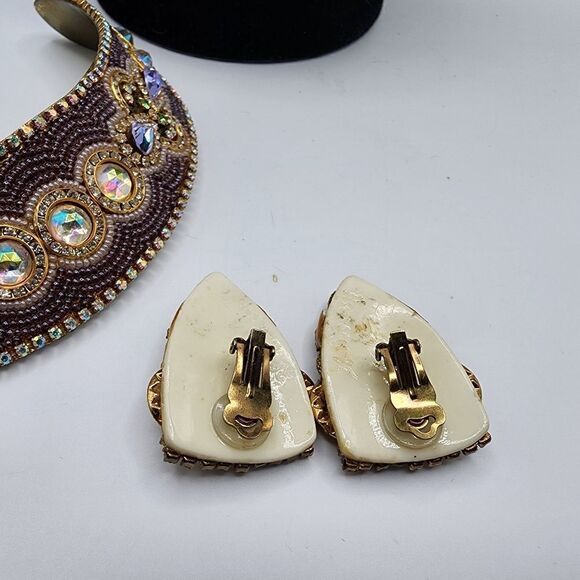 VINTAGE M&J HANSEN LAVENDER GLASS ALEXANDRITE RHINESTONE NECKLACE & EARRING SET - Picture 12 of 12